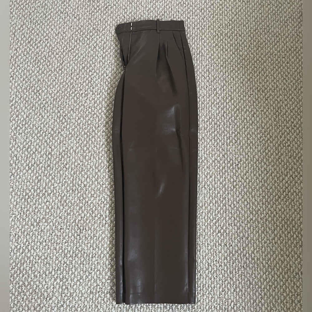 Aritzia Wilfred
The Effortless Pant™ vegan leather